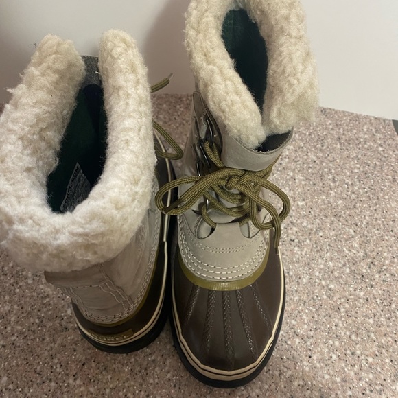 Sorel Women’s Caribou boot size 6 - Picture 7 of 9